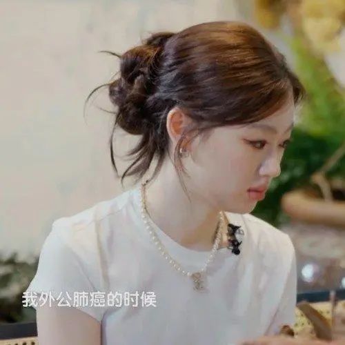 广州米牛 单依纯舞台泪崩背后：外公抗癌三个月 家人善意谎言藏了多少心疼